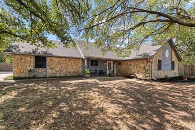 312 Trailwood Drive, Joshua TX 76058