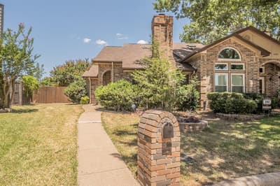 6402 Valleybrooke Court, Arlington TX 76001