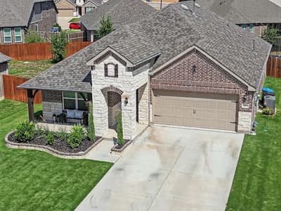 804 Sweeping Butte Drive, Fort Worth TX 76052 - Photo 2
