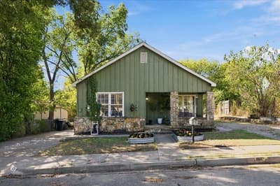 809 W Bridge Street, Weatherford TX 76086