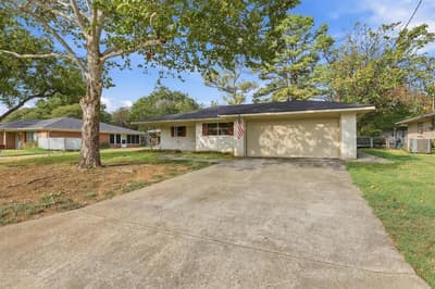 1111 Elmwood Street, Gainesville TX 76240