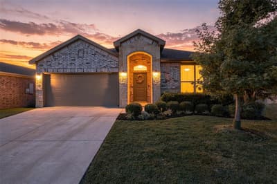 9005 Fescue Drive, Fort Worth TX 76179 - Photo 3
