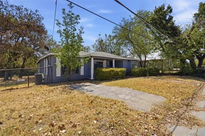 305 MILLER Street, Bowie TX 76230 - Photo 3