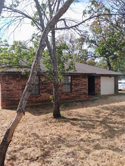 909 Live Oak Street, Lake Bridgeport TX 76426