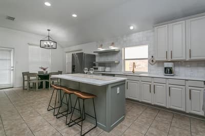 2615 Fox Creek Trail, Arlington TX 76017 - Photo 2