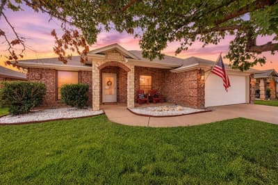 725 Big Willow Drive, Saginaw TX 76179