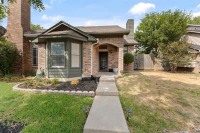831 Valleybrooke Drive, Arlington TX 76001