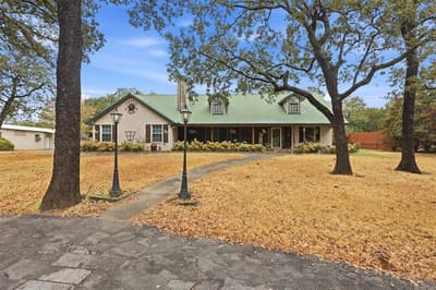 211 Private Road 4931, Springtown TX 76082 - Photo 2