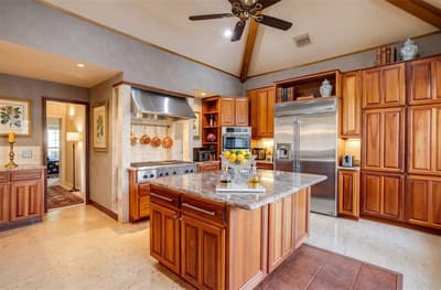 9812 Canyon Crest Circle, Irving TX 75063 - Photo 5