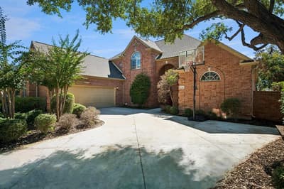 2204 Creekside Circle S, Irving TX 75063 - Photo 2