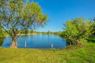 118 Spring Lake Drive, Lacy Lakeview TX 76705 - Photo 2