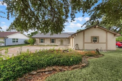 8933 Kincaid Drive, Benbrook TX 76116 - Photo 2