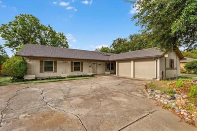 8933 Kincaid Drive, Benbrook TX 76116