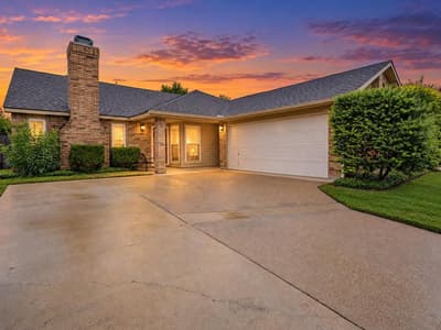 1705 Sandy Point Court, Arlington TX 76018 - Photo 2