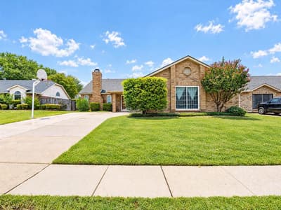 1705 Sandy Point Court, Arlington TX 76018 - Photo 3