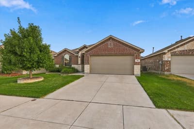 453 Pollyann Trail, Fort Worth TX 76052