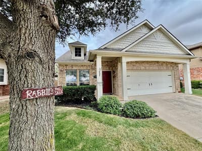 504 Winbridge Lane, Fort Worth TX 76052
