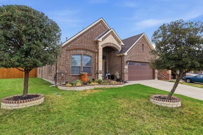 616 Seabourne Drive, Saginaw TX 76179 - Photo 2