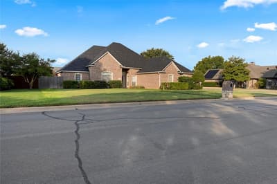 706 Meadowview, Cleburne TX 76033 - Photo 3