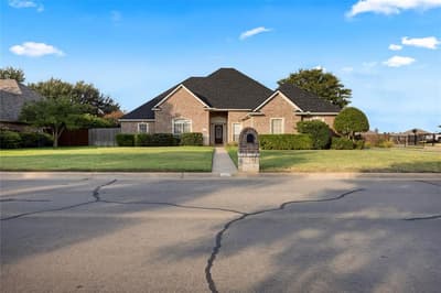706 Meadowview, Cleburne TX 76033