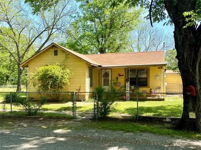 1115 S 6th Street, Bonham TX 75418