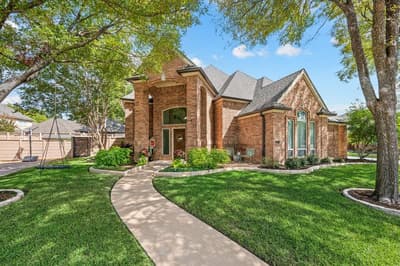 2736 Woodbridge Drive, Hurst TX 76054 - Photo 2