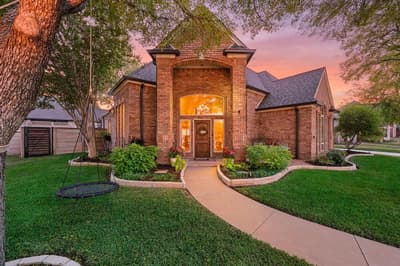 2736 Woodbridge Drive, Hurst TX 76054
