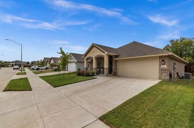 9936 Mescalbean Boulevard, Fort Worth TX 76036 - Photo 2