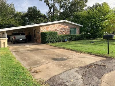 503 E Grand Avenue, Comanche TX 76442 - Photo 2