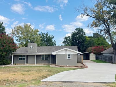 615 E Fairview Street, Blossom TX 75416