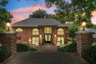 401 Canyon Creek Trail, Fort Worth TX 76112 - Photo 2