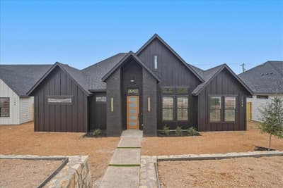 1648 W Wintergreen Road, Lancaster TX 75134 - Photo 2