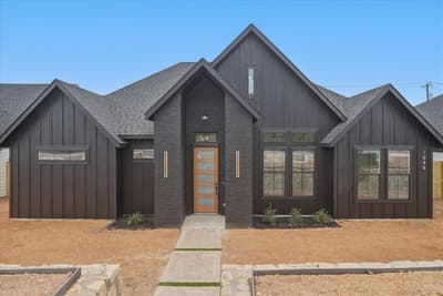 1648 W Wintergreen Road, Lancaster TX 75134