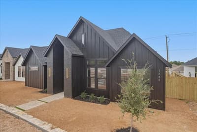 1648 W Wintergreen Road, Lancaster TX 75134 - Photo 4