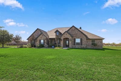 209 Highland Hills Boulevard, Decatur TX 76234 - Photo 2