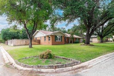 1611 16th Street, Brownwood TX 76801 - Photo 3