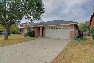 5725 Lionfish Way, Fort Worth TX 76131 - Photo 2