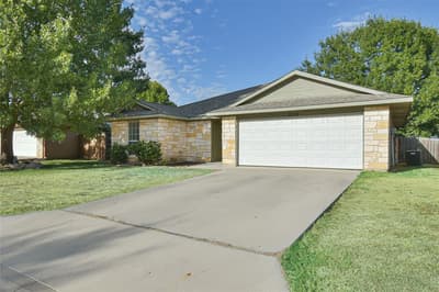 2108 8th Street, Brownwood TX 76801 - Photo 2