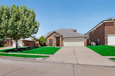 839 Evergreen Lane, Burleson TX 76028 - Photo 4