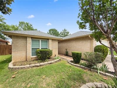 2426 Sutton Drive, Arlington TX 76018 - Photo 3