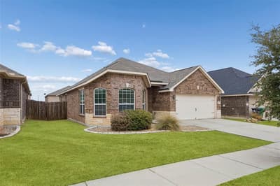 1005 Princewood Drive, Denton TX 76207 - Photo 2