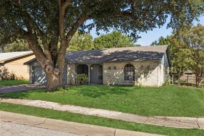517 Sussex Drive, Arlington TX 76014 - Photo 2