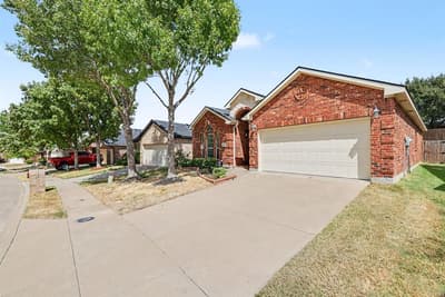 8738 Misty Bluff Court, Dallas TX 75249 - Photo 2