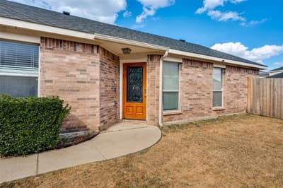 909 Honey Locust Lane, Crowley TX 76036
