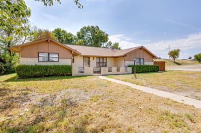 102 Roselawn Drive, Weatherford TX 76086 - Photo 2