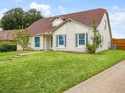2911 Creekside Court, Carrollton TX 75007 - Photo 3