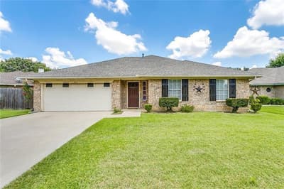 904 Vicksburg Lane, Burleson TX 76028