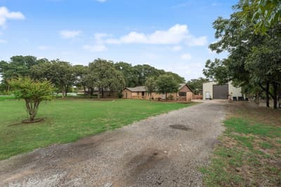 22 Spring Oaks Road, Burleson TX 76028 - Photo 3