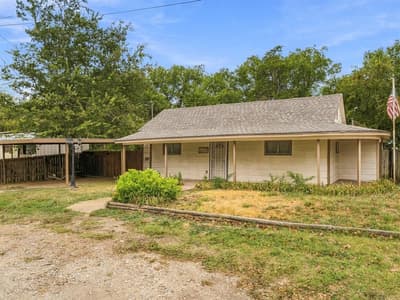 207 N Oneil Street, Alvord TX 76225 - Photo 2