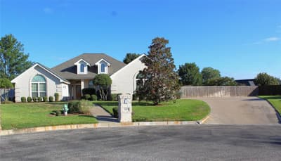 1405 Parkwood Court, Stephenville TX 76401 - Photo 2